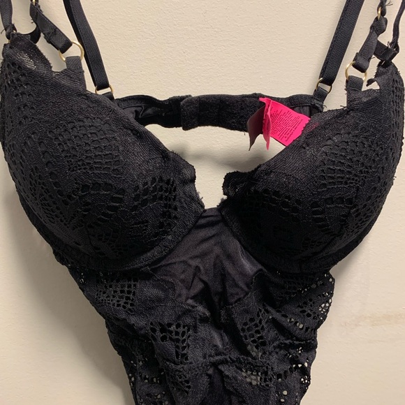 one peice - Picture 3 of 8